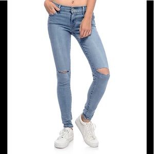 Levi’s 710 Super Skinny Ripped Knees Size 29